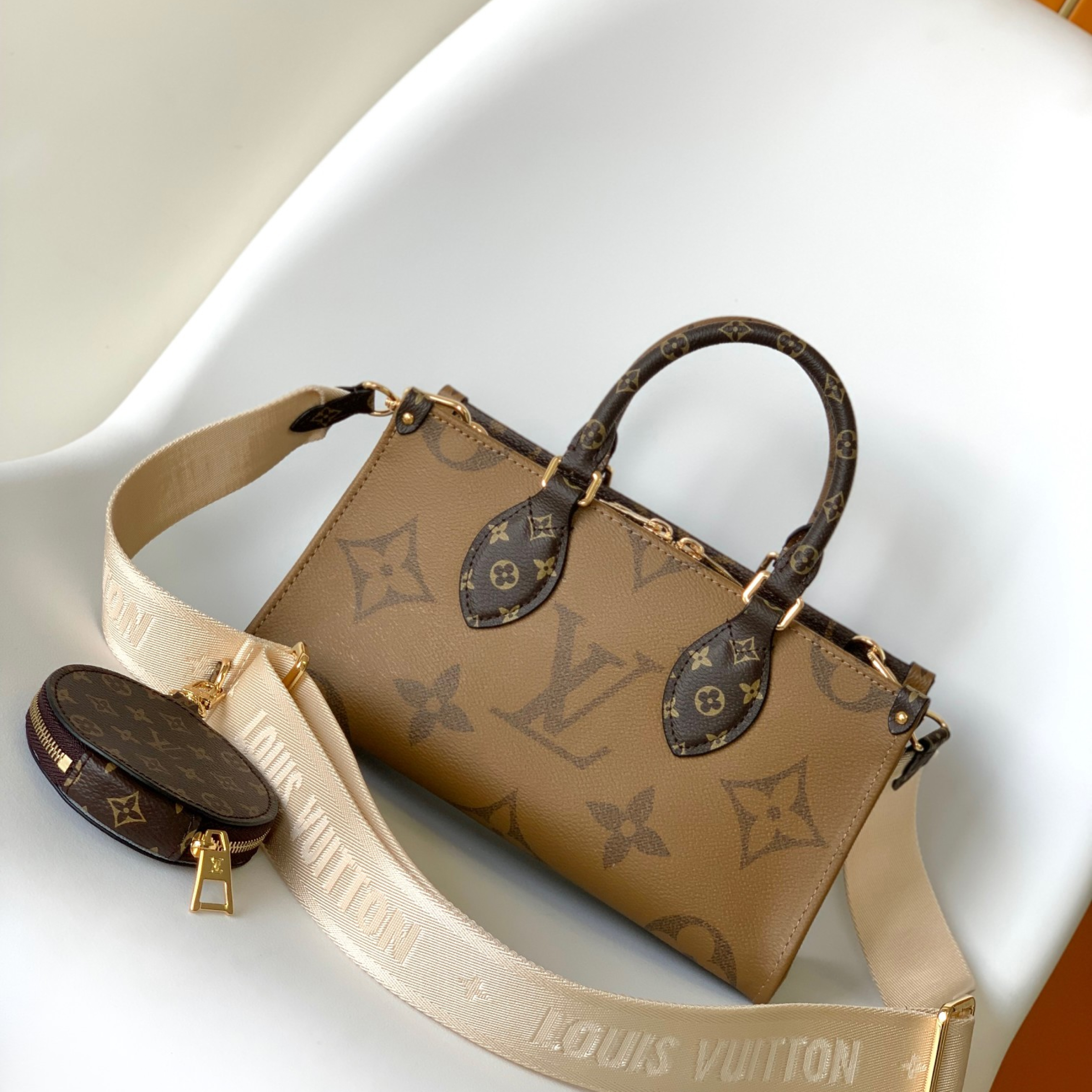 LOUIS VUITTON LV Monogram Canvas Onthego East West Leather - Bag