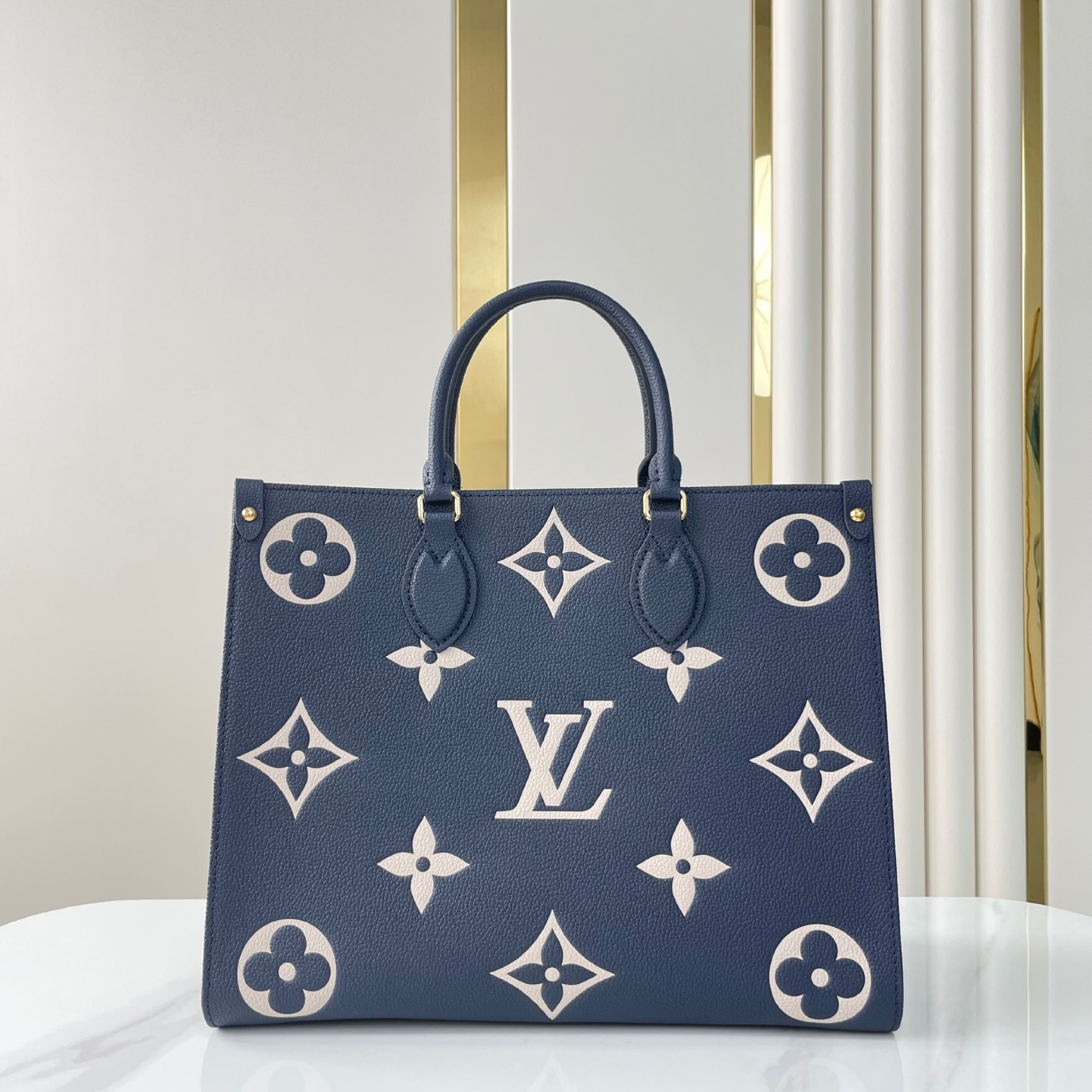 LOUIS VUITTON LV Monogram Canvas Onthego MM - Bags