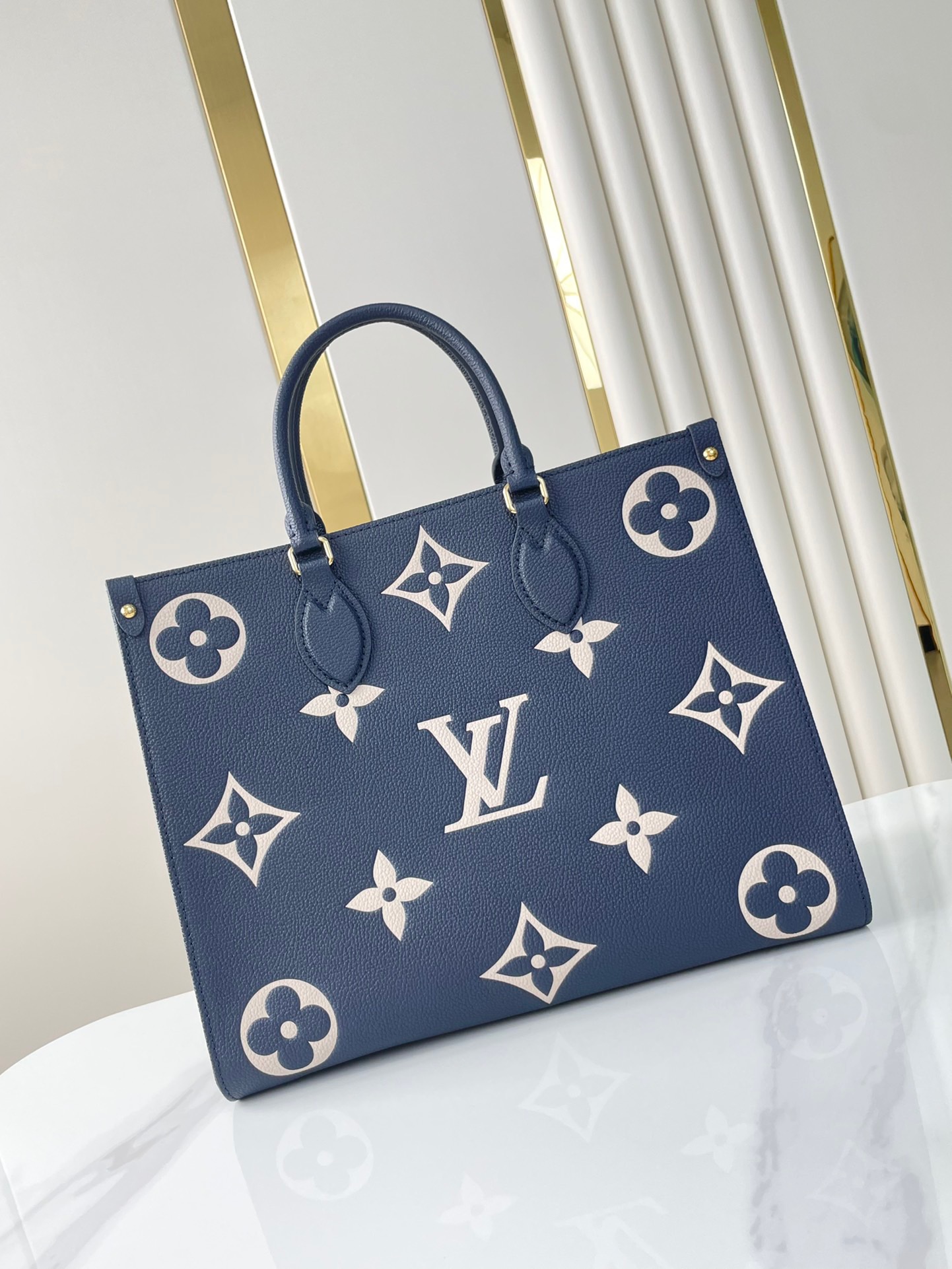 LOUIS VUITTON LV Monogram Canvas Onthego MM - Bags