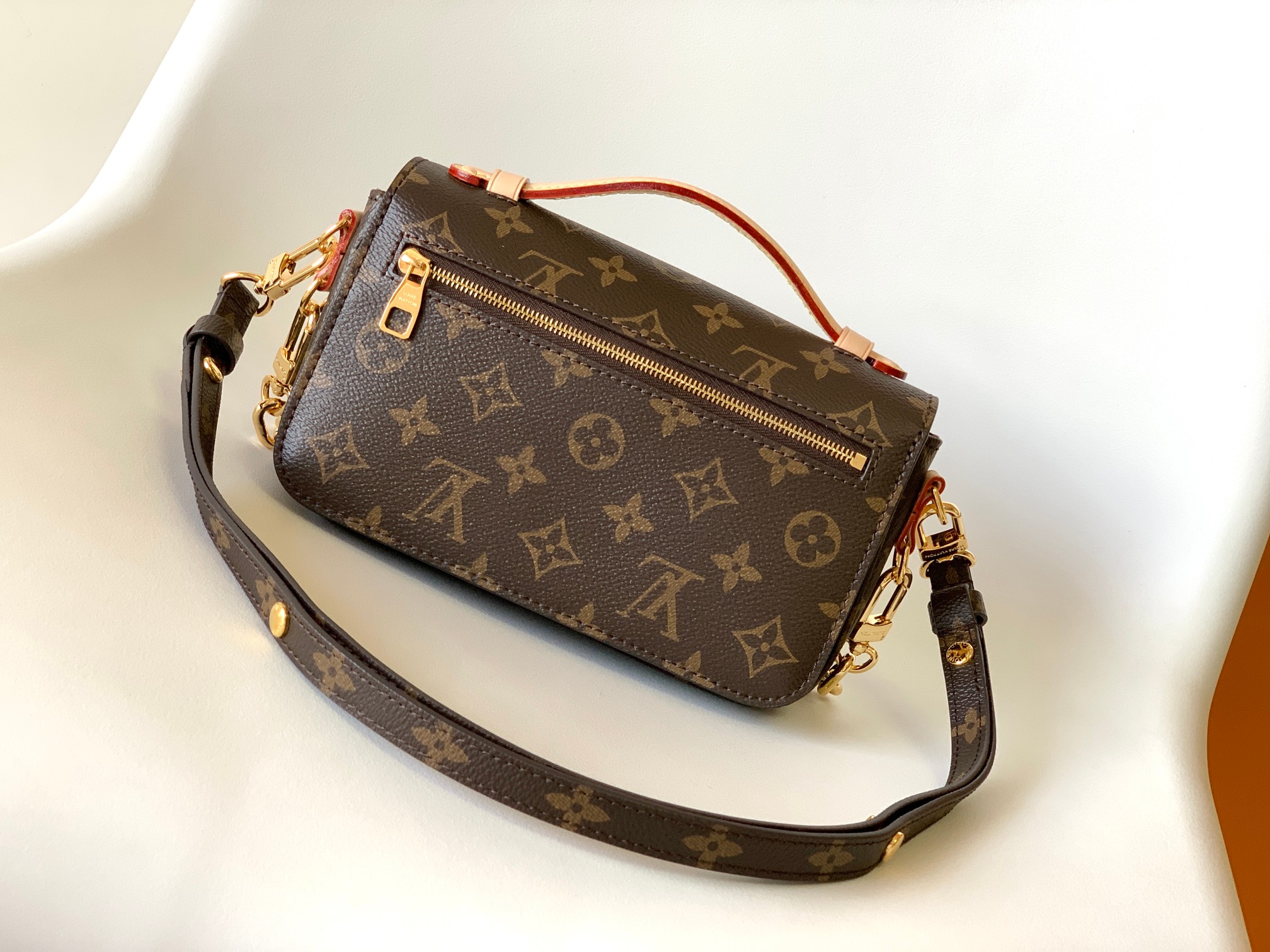 LOUIS VUITTON LV Monogram Pochette Metis East West - Bag