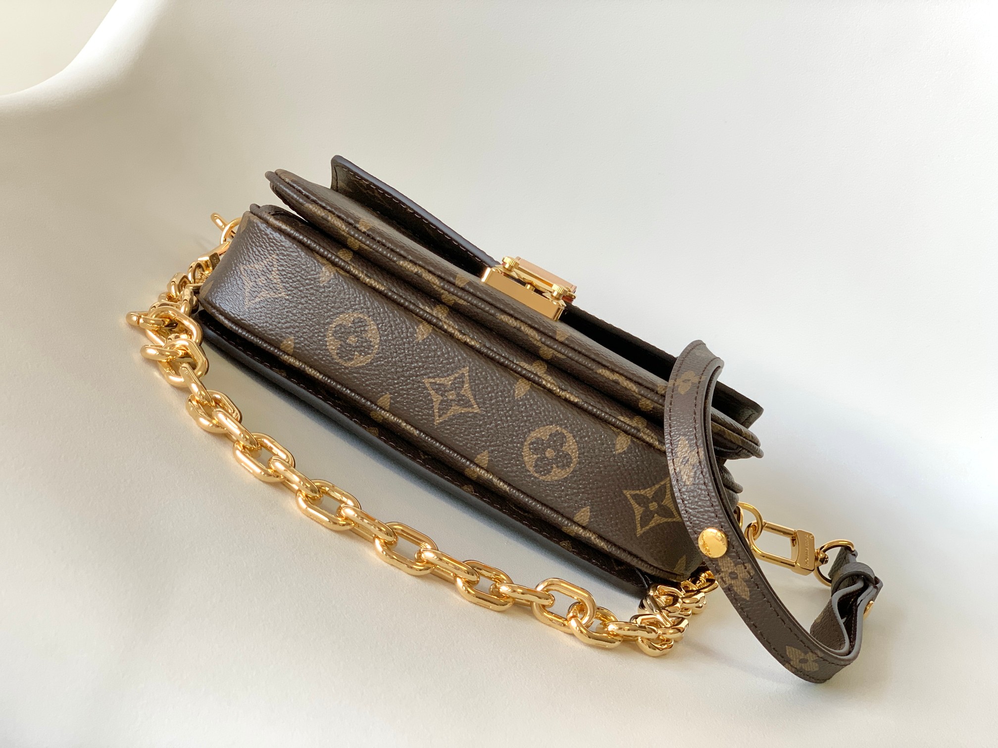 LOUIS VUITTON LV Monogram Pochette Metis East West - Bag