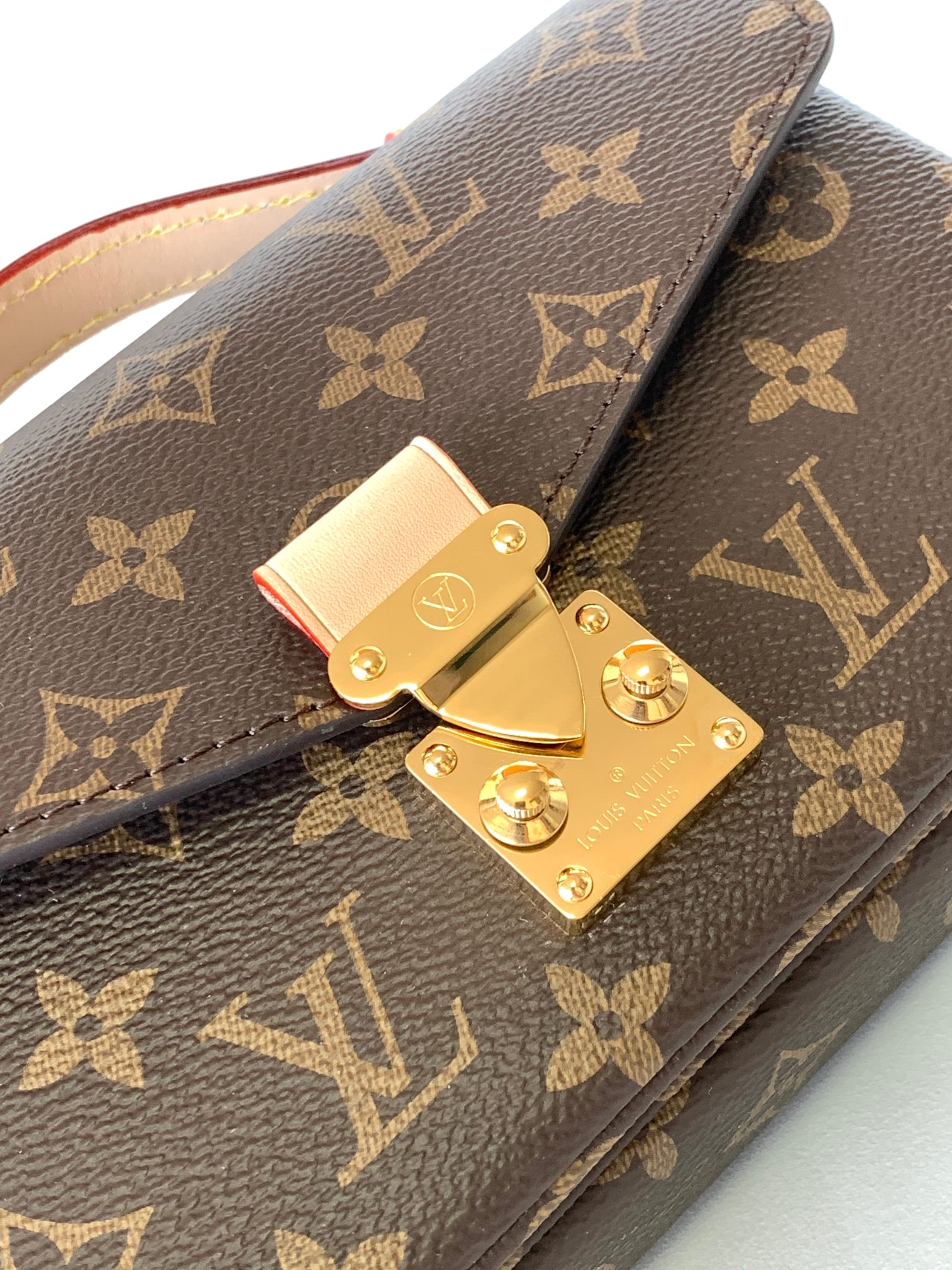 LOUIS VUITTON LV Monogram Pochette Metis East West - Bag