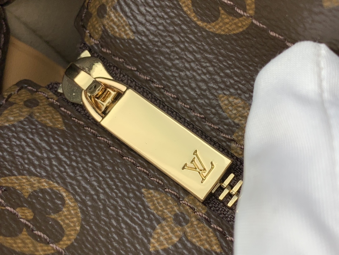 Louis Vuitton Medieval Large Bag Horizontal model - Bag