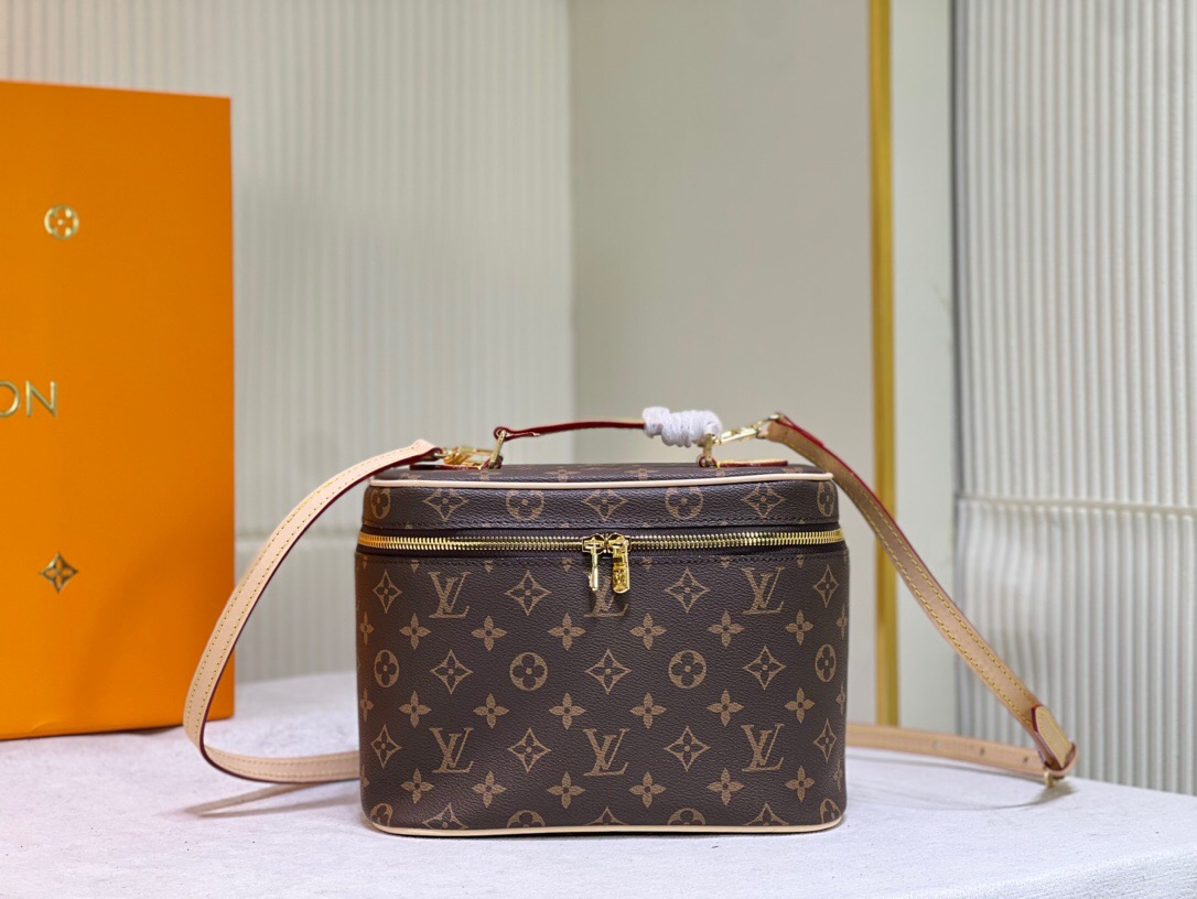 Louis Vuitton Monogram Nice Vanity - Bag